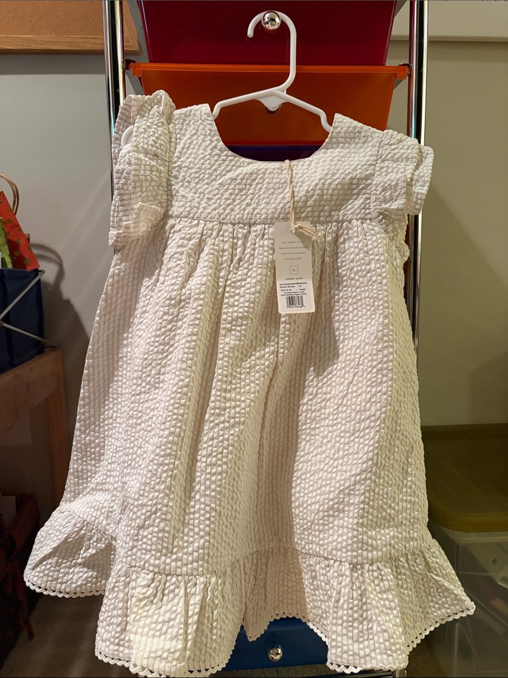 Little Girls Textured White Ruffle Dress With Hat